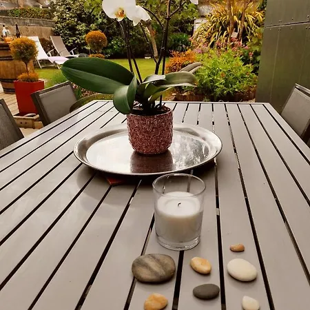Aux Trois Palmiers Bed & Breakfast *